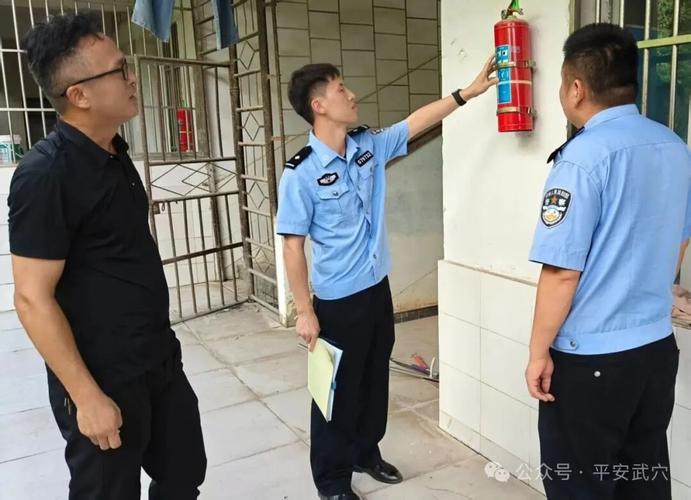筑牢校园安全防线，拧紧平安